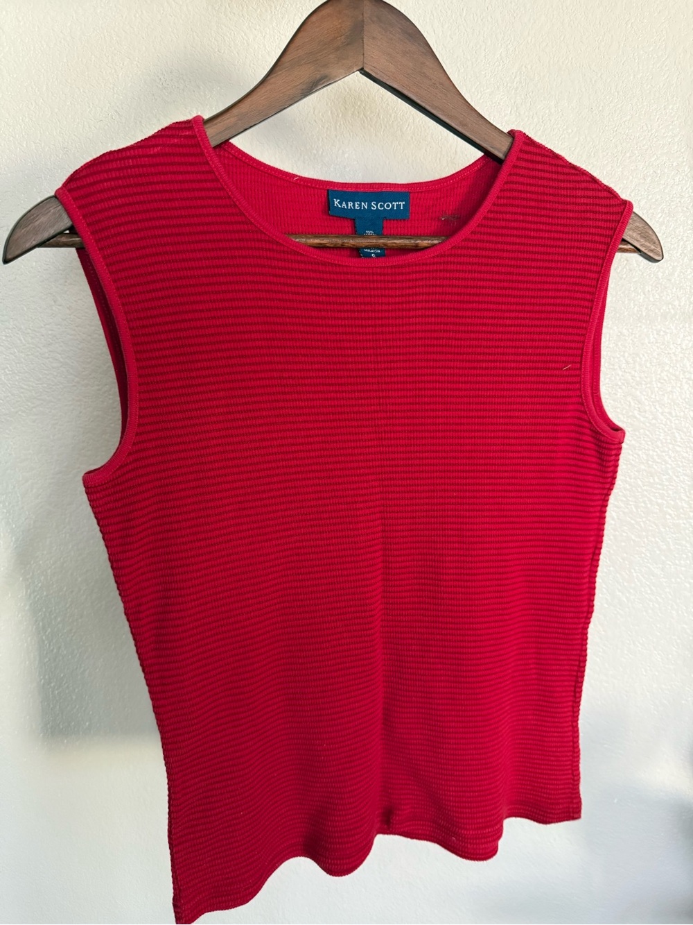 ⭐️ Karen Scott Red Ribbed Tank Top